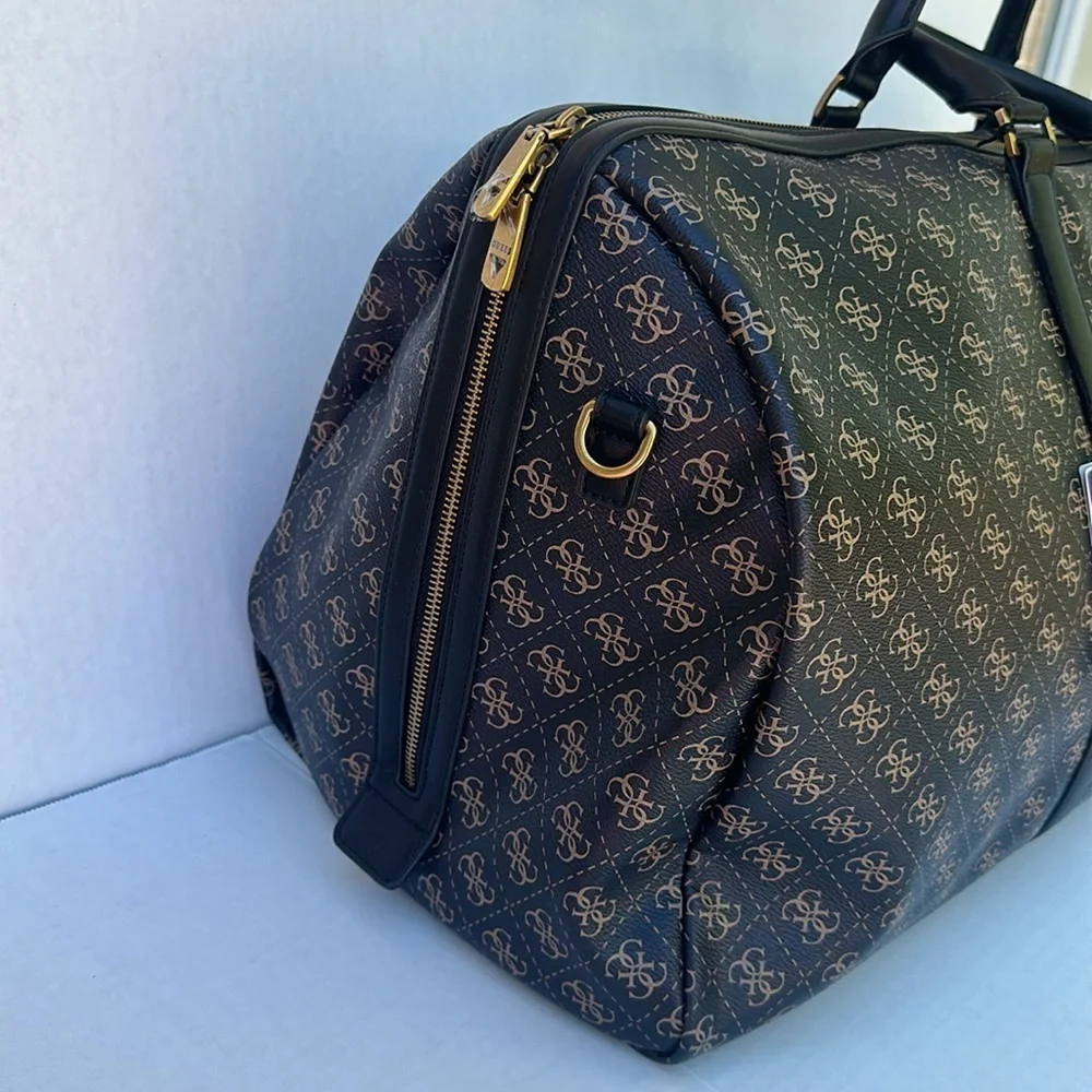 New GUESS Large Logo Travel bag